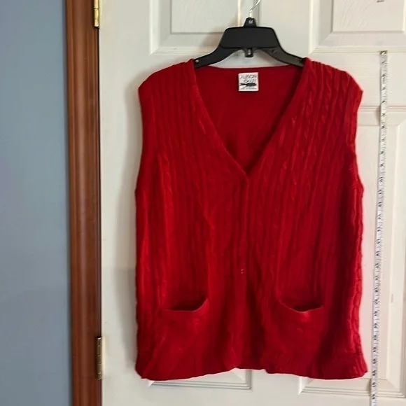 VTG-Allison Daley-L-red sleeveless button down ,V-neck , cable knit design vest - Picture 1 of 6